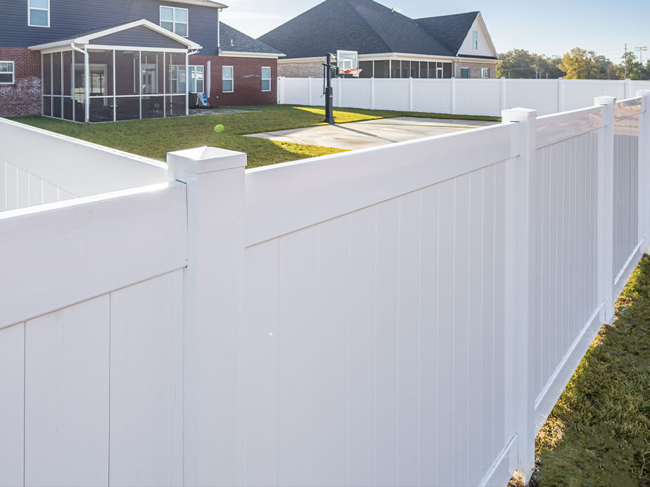 Vinyl fence contractor